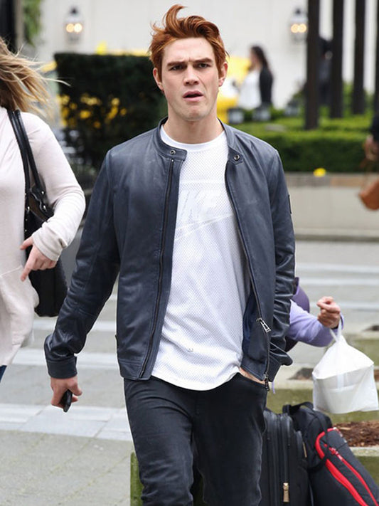 KJ Apa ディープブルー レザージャケット