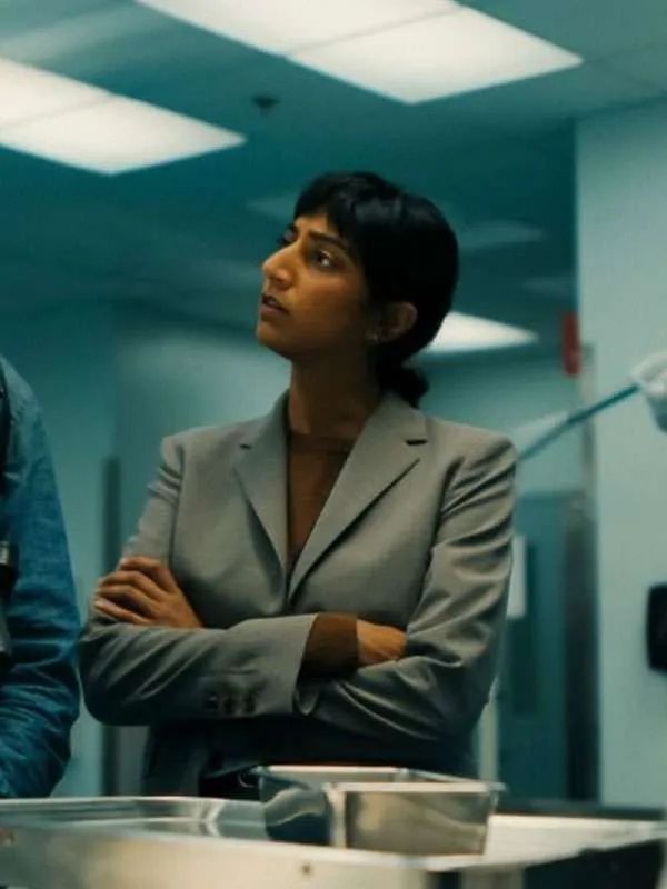 トゥー・マッチ・ミーガン・スタルターのブルーウールコート