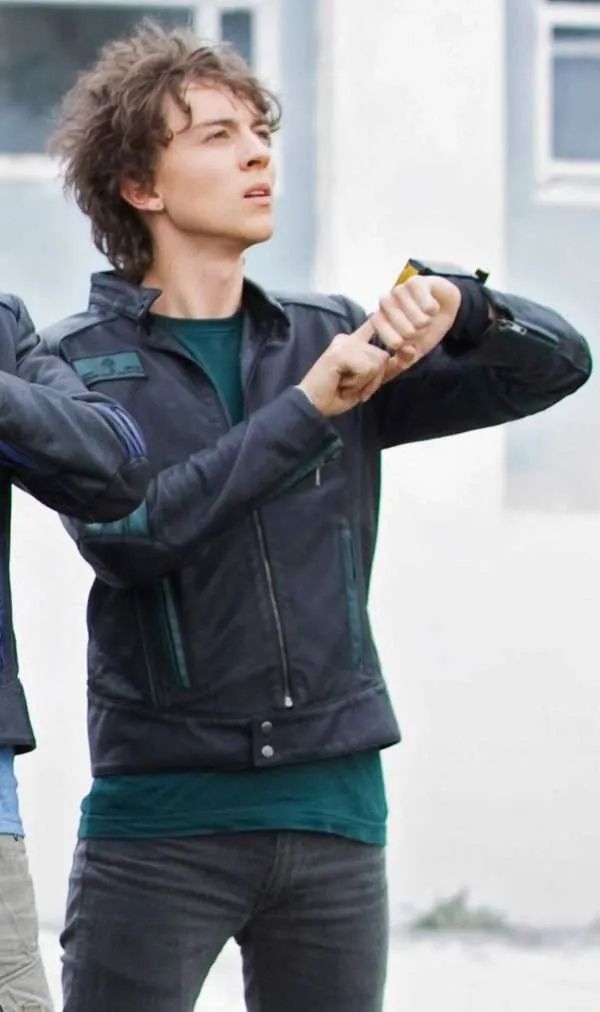 トゥー・マッチ・ミーガン・スタルターのブルーウールコート